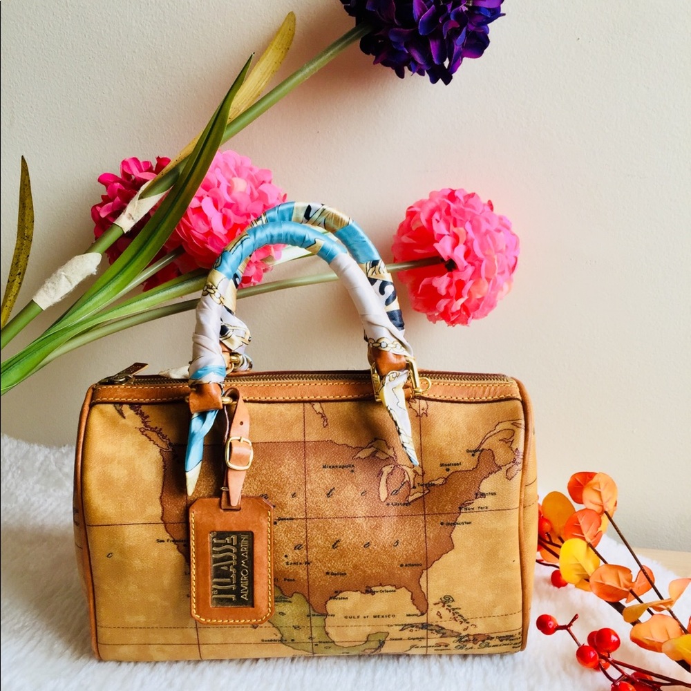 ‼️SOLD‼️Alviero Martini 1A Classe Geo Print